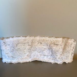 White lace strapless bra